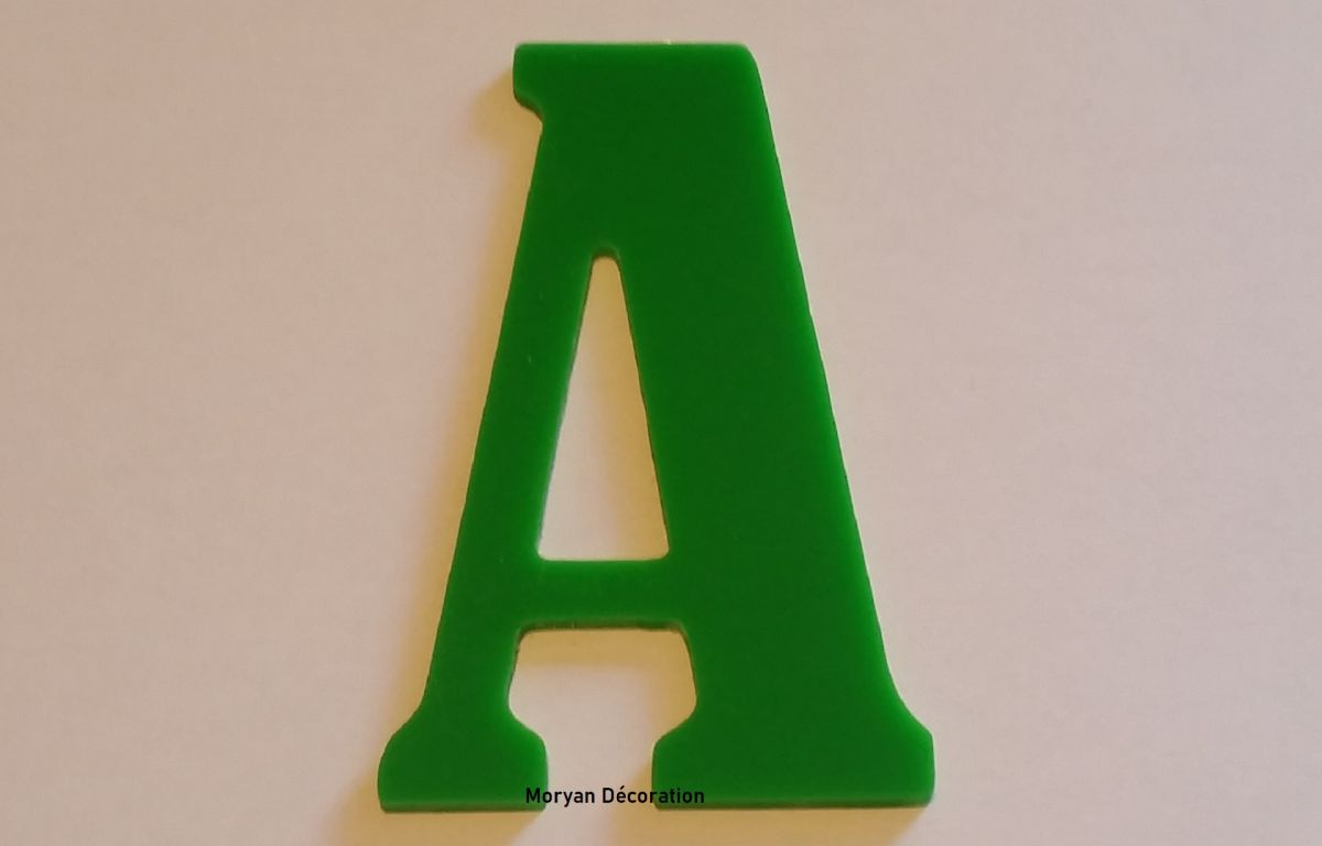 Decoratieve plexiglas letter BERNARD CONDENSED