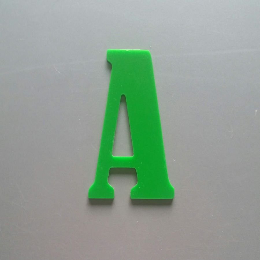 Decoratieve plexiglas letter BERNARD CONDENSED