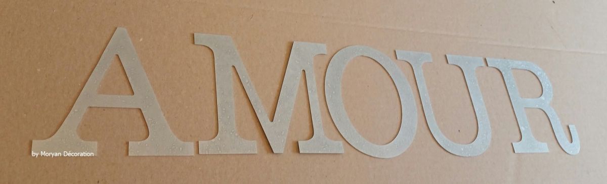 Decoratieve zinken letter LOVE 30 cm