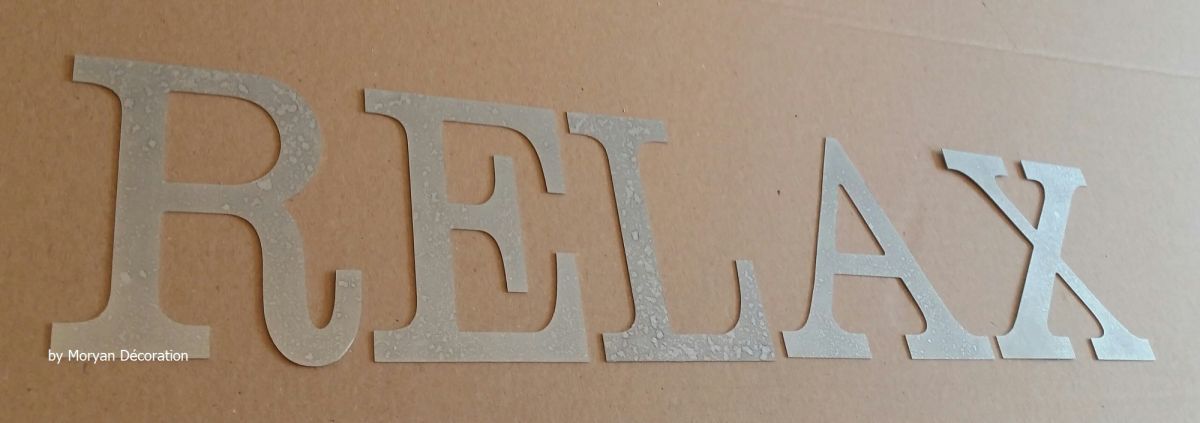 Decoratieve zinken letter RELAX 10 cm