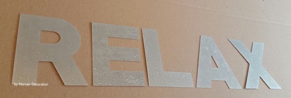 Decoratieve zinken letter RELAX 20 cm