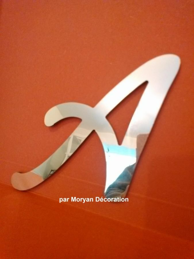 Decoratieve wandletter spiegel LOMBRIZ