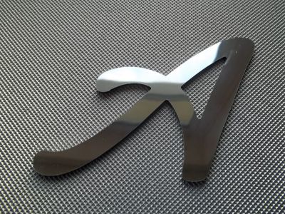 Decoratieve wandletter spiegel LOMBRIZ
