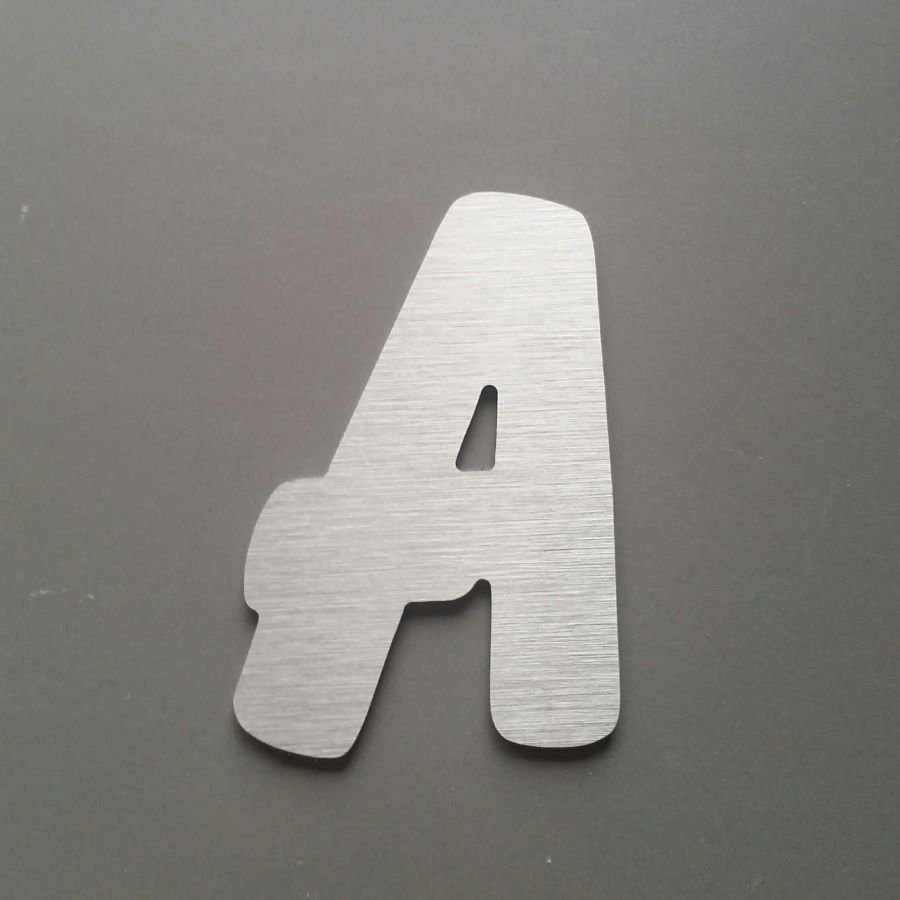 Geborstelde metalen letter BALLOON