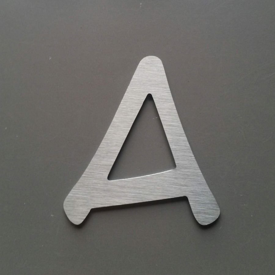Geborstelde metalen letter ANIME ACE