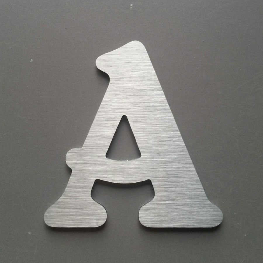 Geborstelde metalen letter BELSHAW