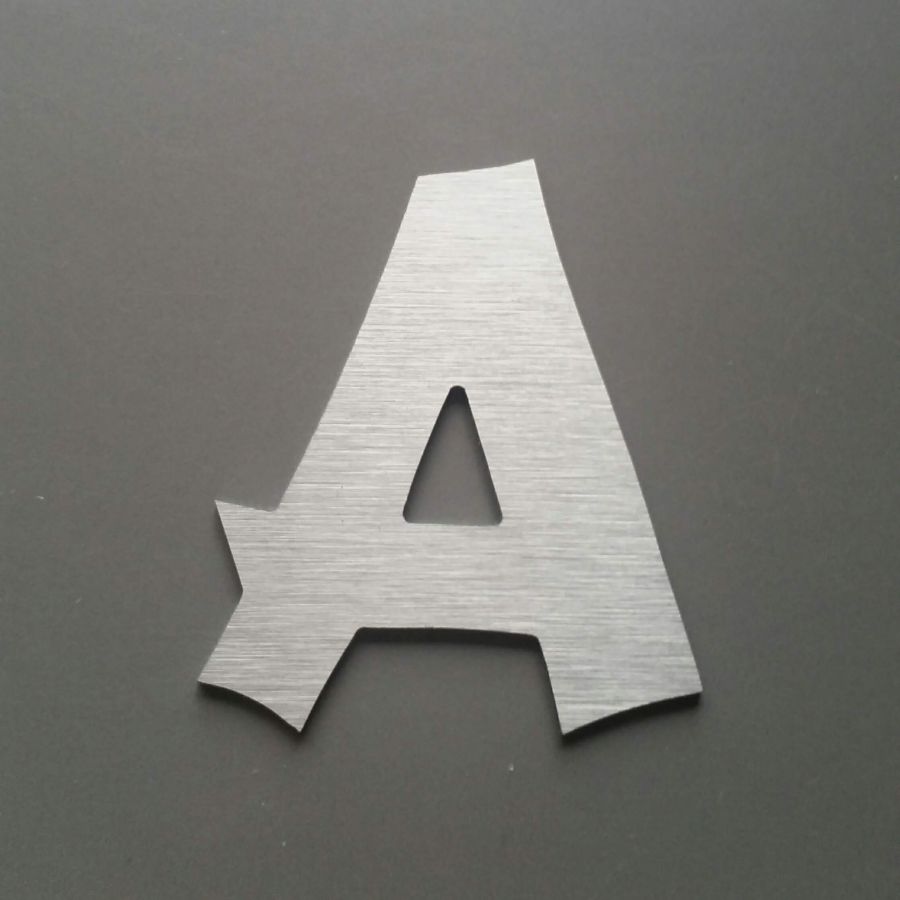 Geborstelde metalen letter CANCUN