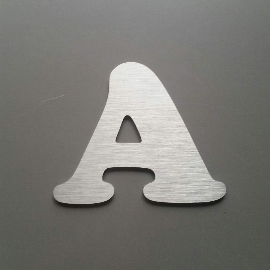 Geborstelde metalen letter COOPER ZWART