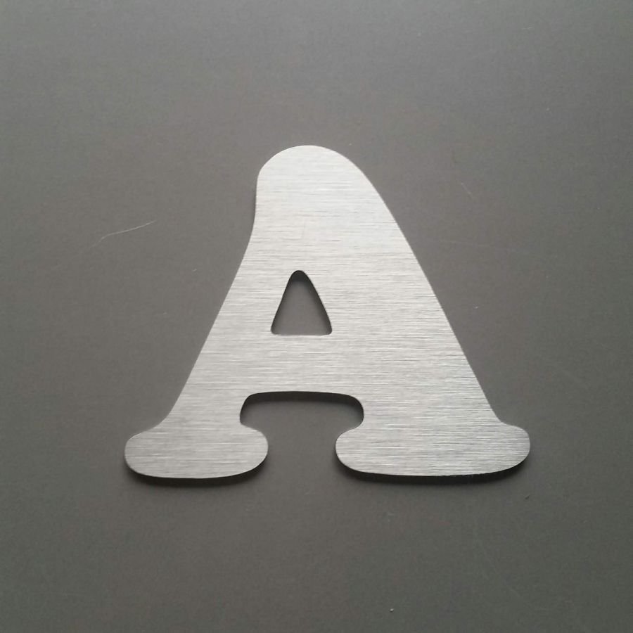 Geborstelde metalen letter COOPER ZWART