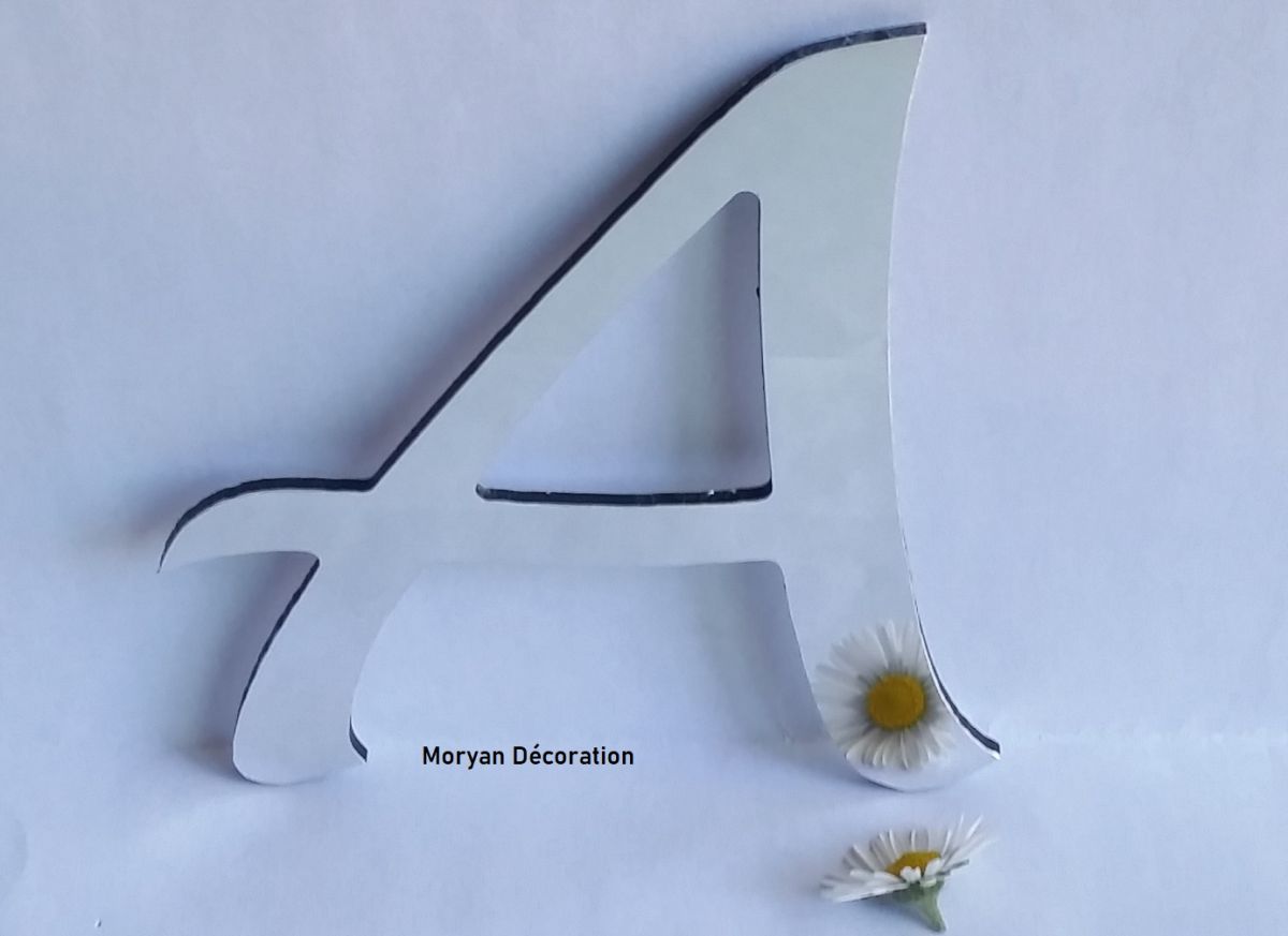 Decoratieve wandletter spiegel LUCIDA HANDWRITING