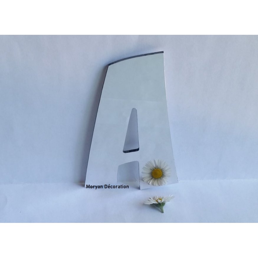 ZOINKS decoratieve wandspiegel letter