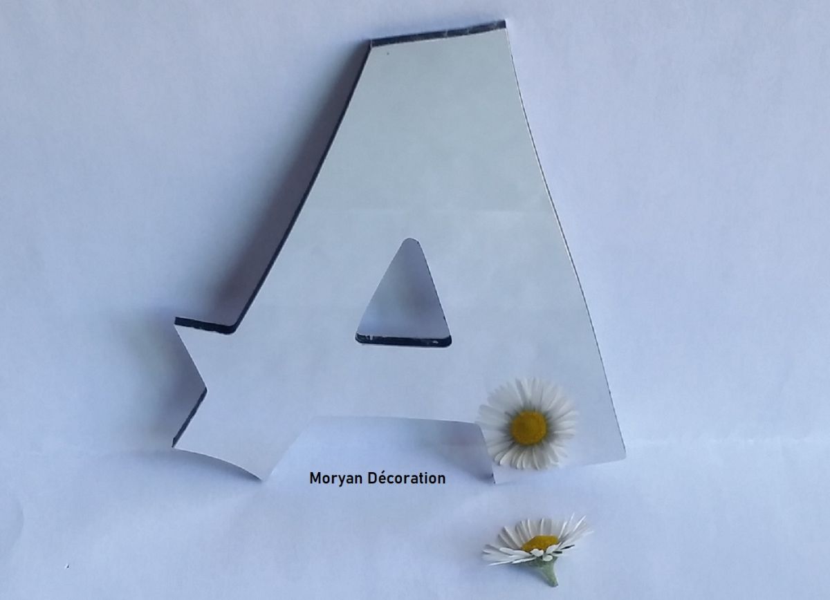 Decoratieve wandspiegel letter CANCUN