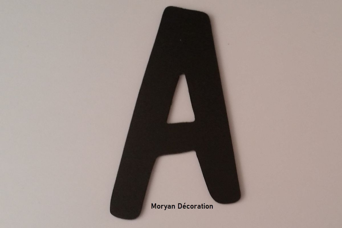 Plastic letter PVC zwart DOM CASUAL