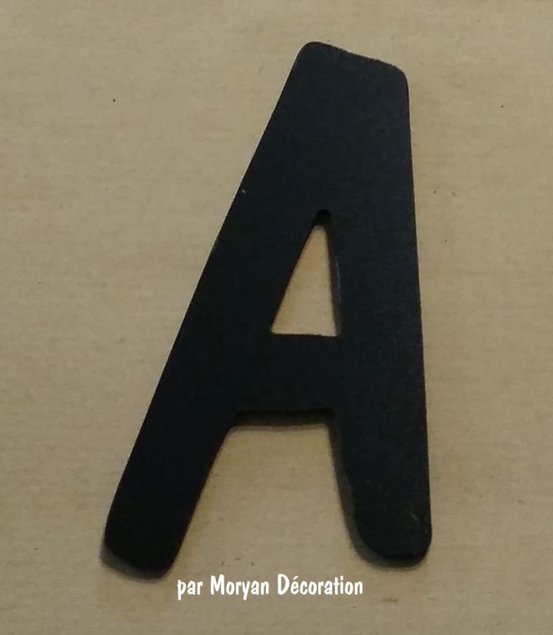 Plastic letter PVC zwart DOM CASUAL