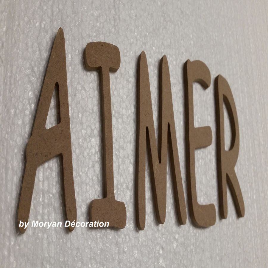 Decoratieve houten letter LOVE