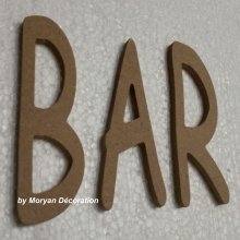Decoratieve houten letter BAR