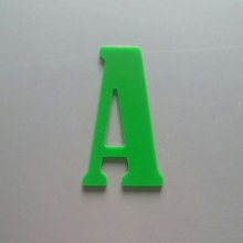 Decoratieve plexiglas letter BERNARD CONDENSED